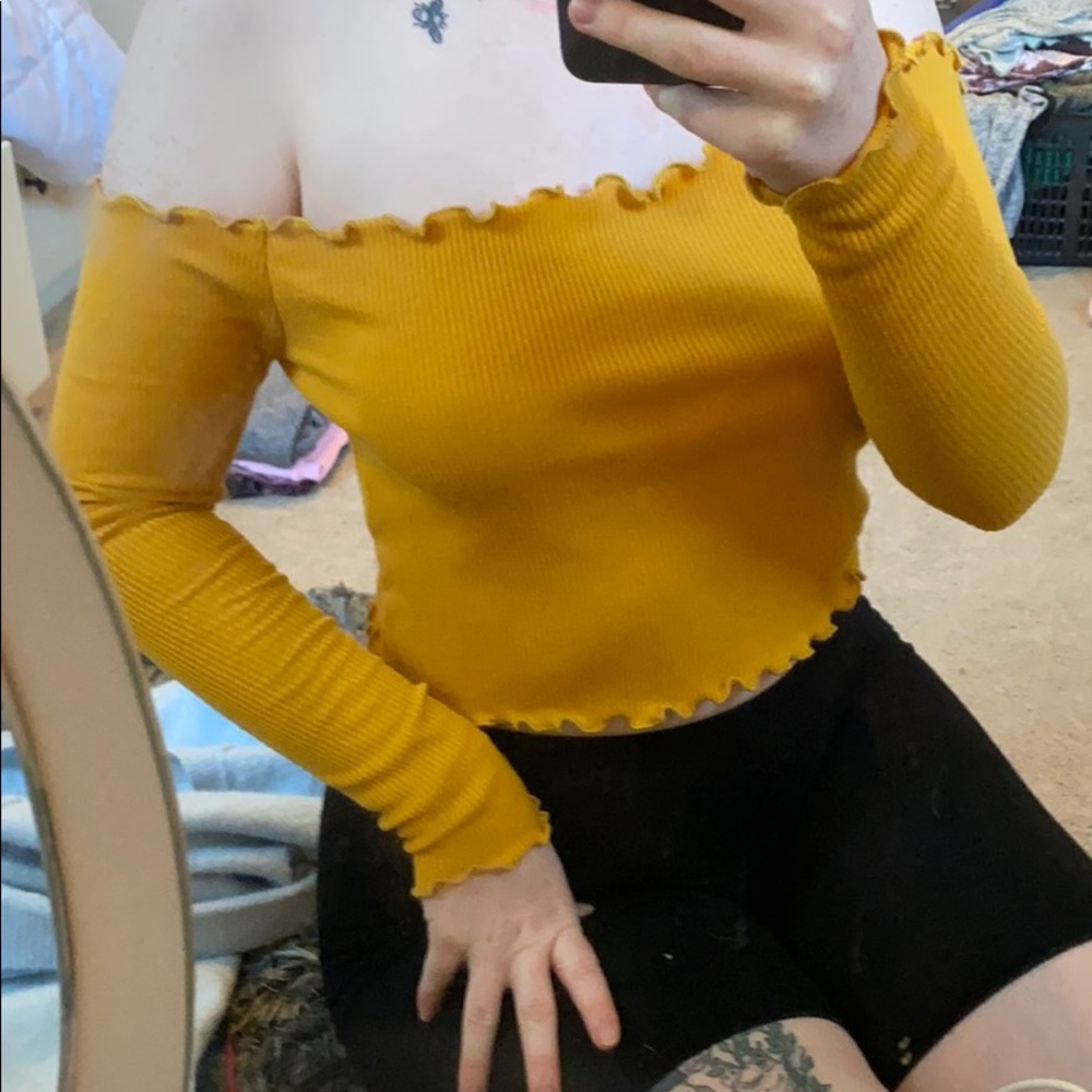 Long sleeve crop top